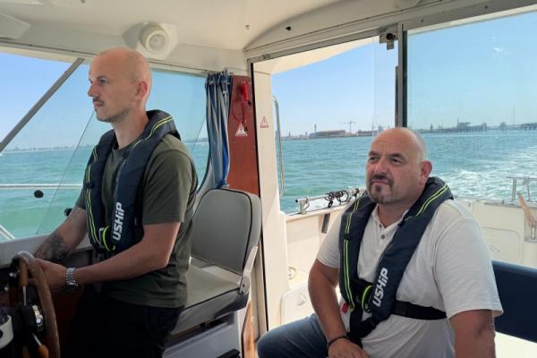 Choisir Bateau École Au Grand Large, c’est choisir une formation reconnue pour son sérieux, sa convivialité et la qualité de son accompagnement.
