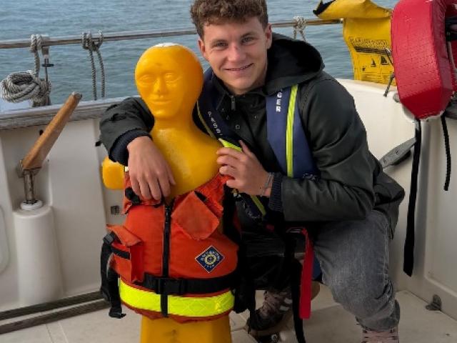 Bateau École du Grand-Large  ! Un apprentissage sérieux, une ambiance conviviale et une équipe toujours là pour accompagner chacun vers la réussite ! 